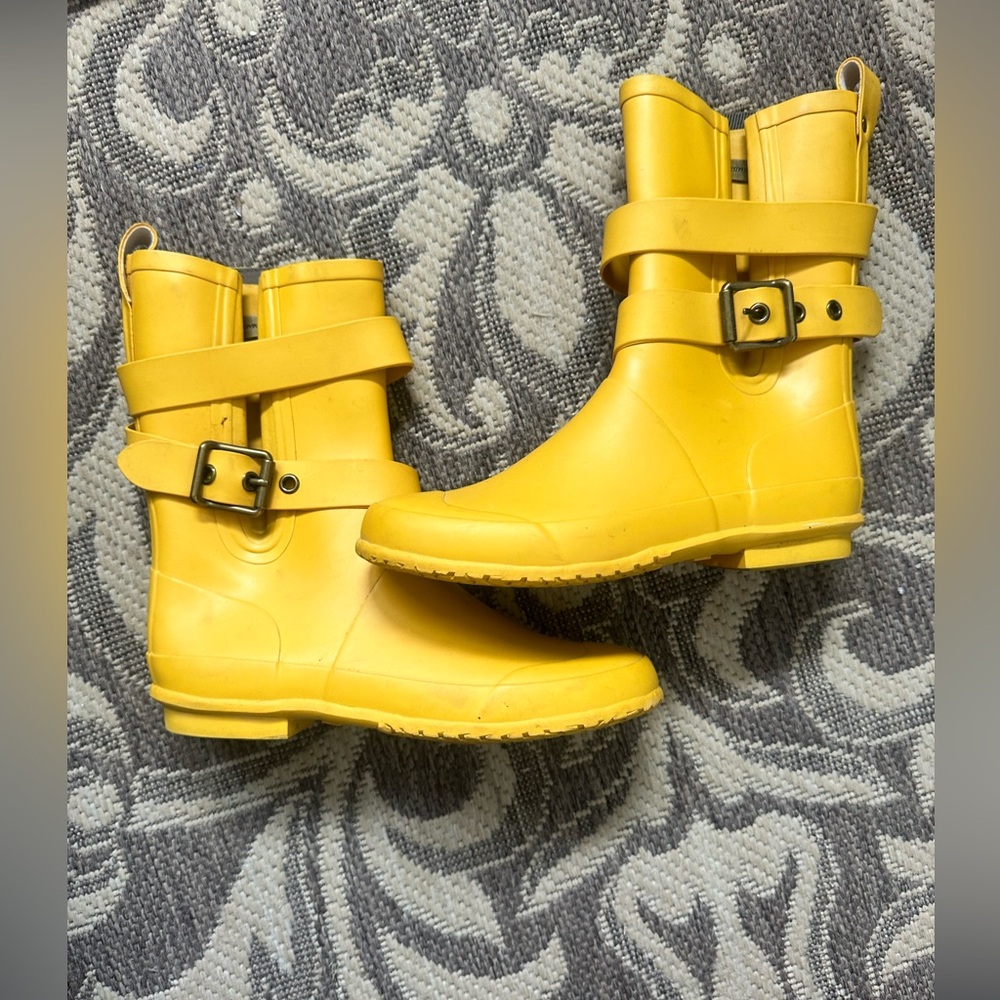 Burberry rain boots size 6 - gold/yellow color with buckle